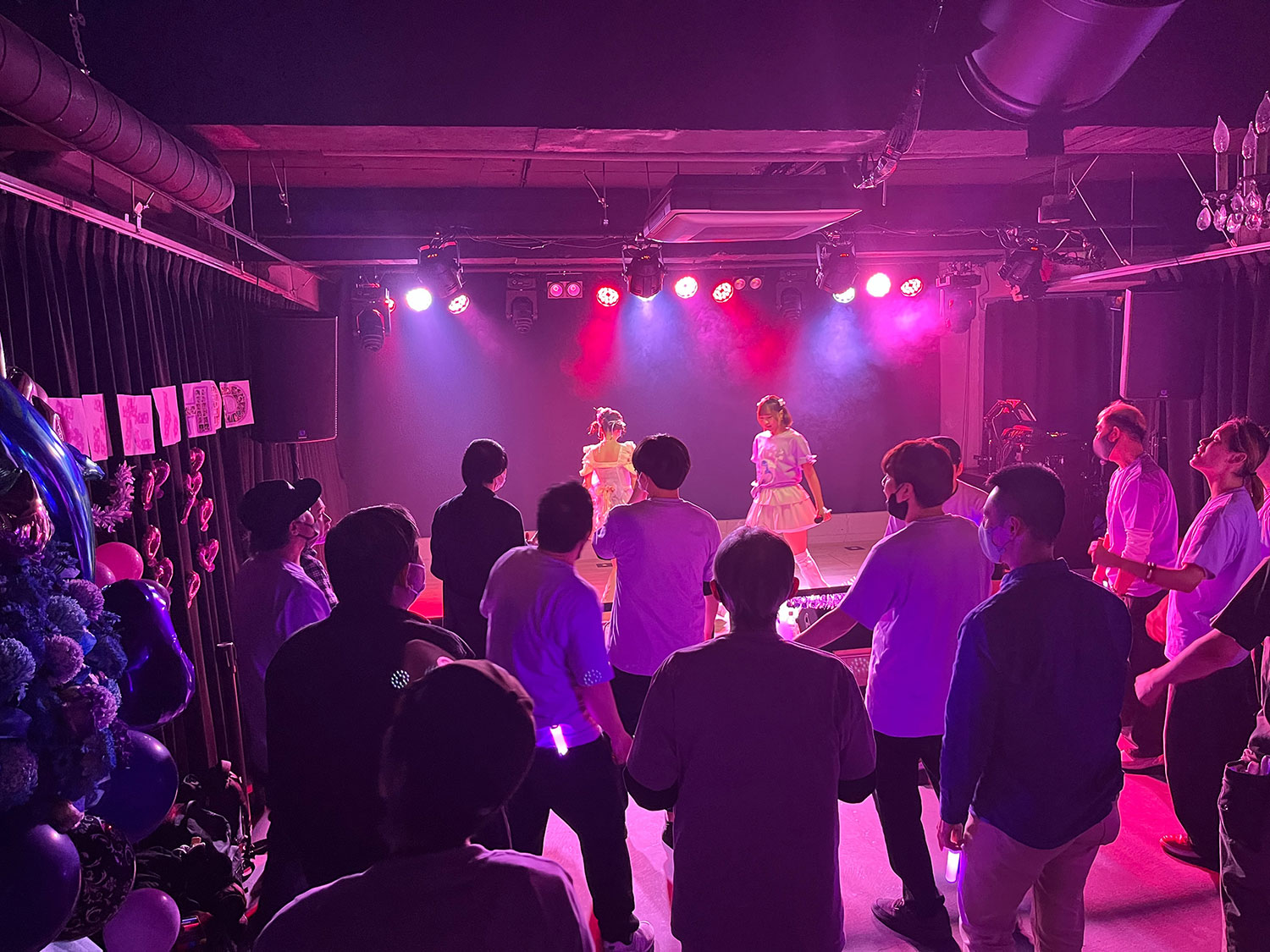 最大100人が入れるライブハウスでファンミーティング