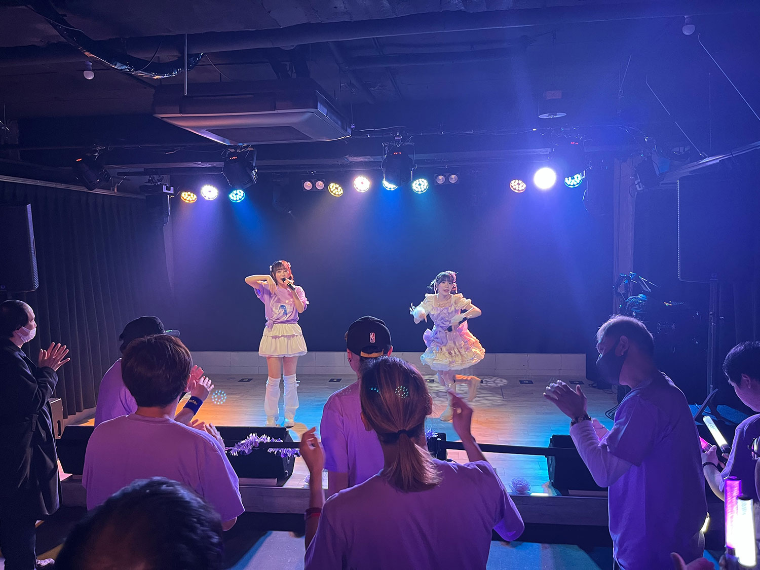 ステージと照明で演出が可能な作品の展示ができるレンタルスペース