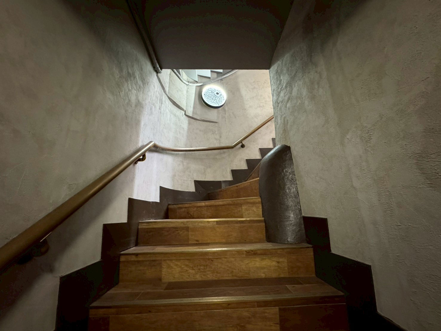 階段は比較的広めです。