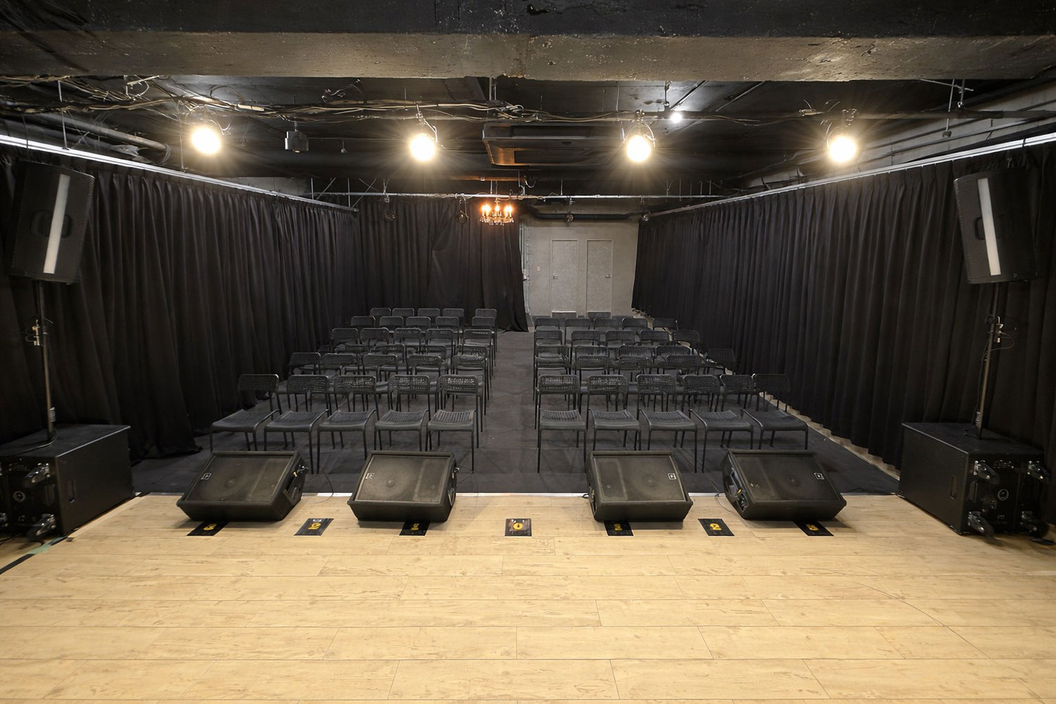 アイドルライブ特典会での物販スペース